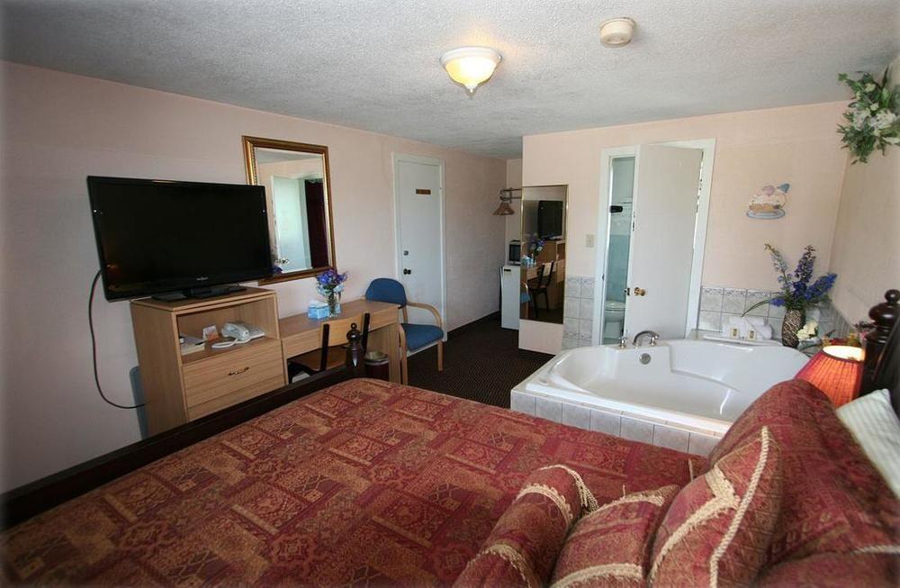 Campbellford River Inn Bagian luar foto