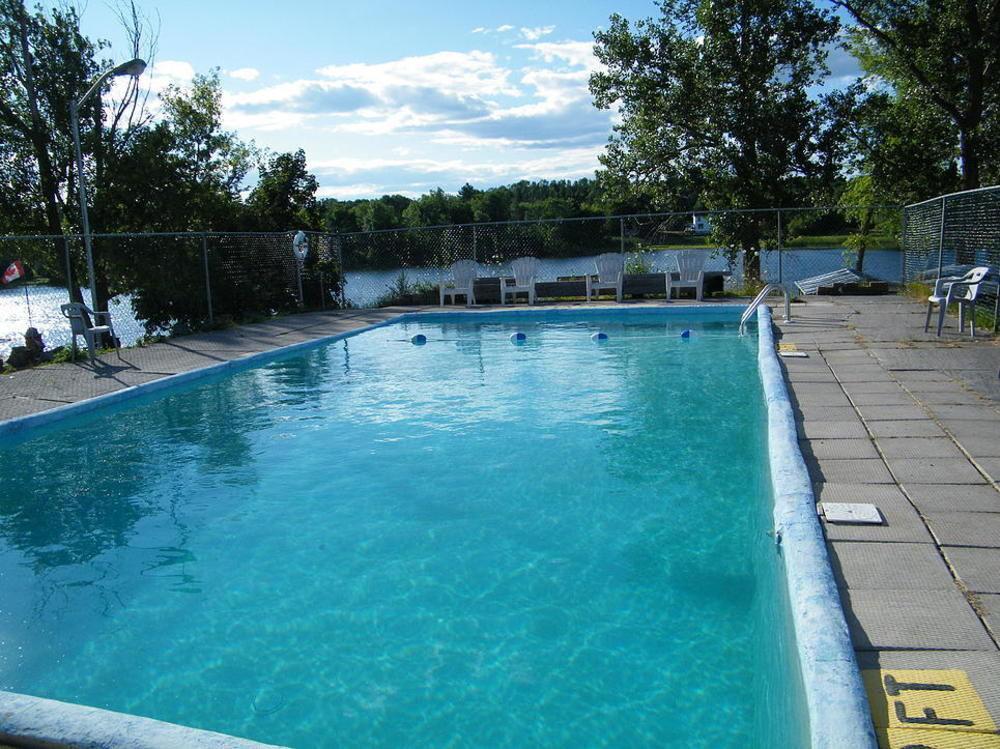 Campbellford River Inn Bagian luar foto