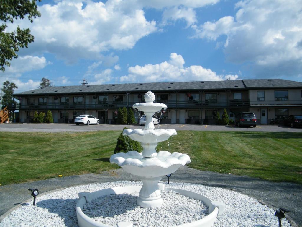 Campbellford River Inn Bagian luar foto