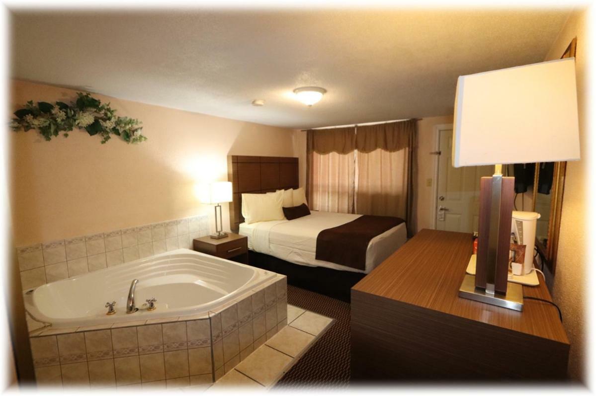 Campbellford River Inn Bagian luar foto