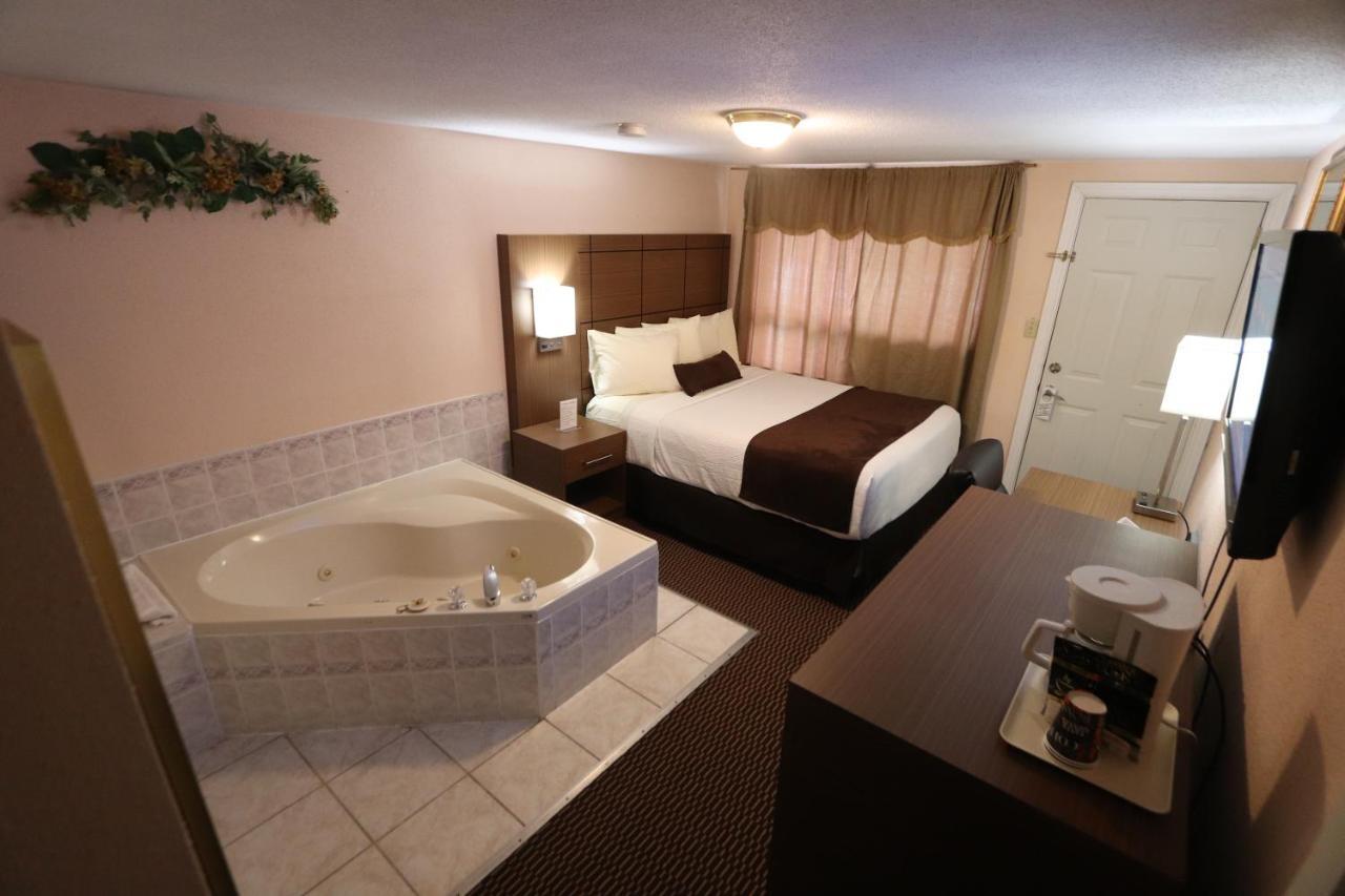 Campbellford River Inn Bagian luar foto